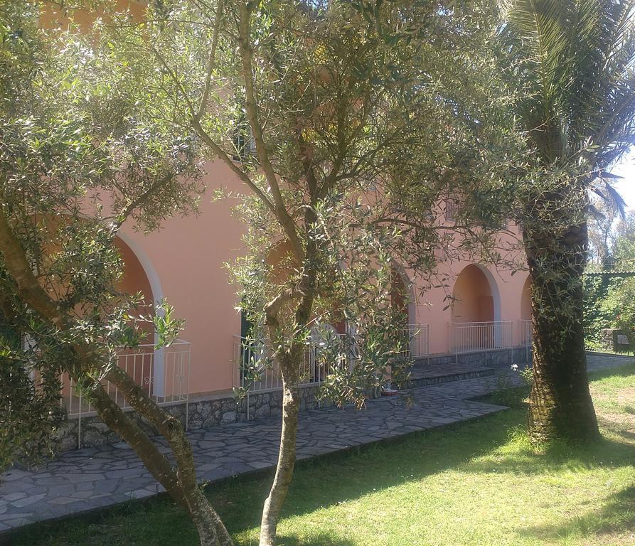 Rossi'S Studios Moraitika Exterior photo